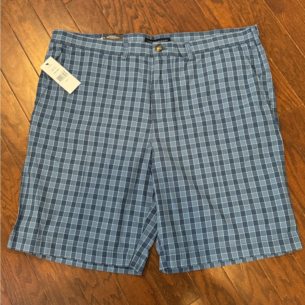 Tommy Hilfiger Men's Flat Front Chino Classic Fit Plaid Shorts
